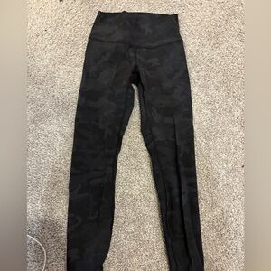 Black camo wonder under leggings size 6